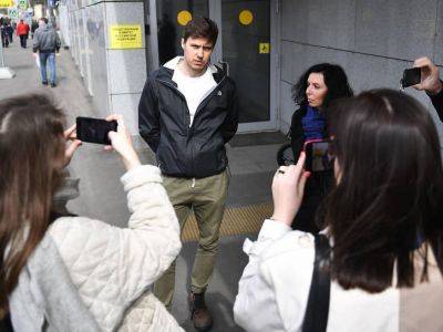 Журналист Анин остался в статусе свидетеля после допроса