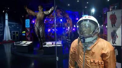 Вести-Москва. К 60-летнему юбилею полета Гагарина в космос открылась выставка "Первый"