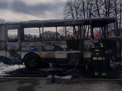 Под Львовом на ходу сгорел автобус: Водитель получил травмы