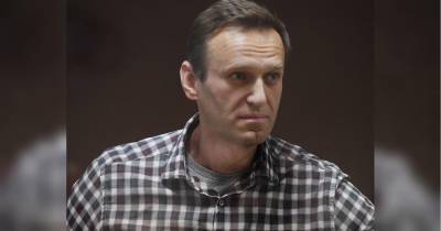 Навального повернули до бараку та загрожують годувати насильно