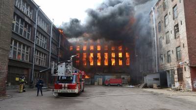 Площадь пожара на «Невской мануфактуре» увеличилась до 10 тыс кв. метров