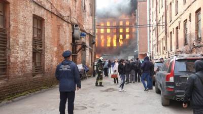 Пожар на Невской мануфактуре: площадь возгорания выросла до 10 тыс. кв. м