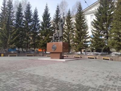 В Челябинской области памятник известному художнику разрушается после капитального ремонта