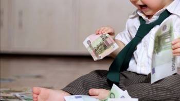 Вологжанам объяснили новые правила предоставления детских выплат