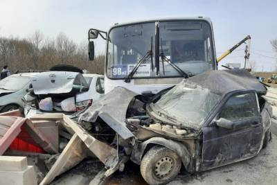 12 автомобилей пострадали в ДТП на мосту через Трубеж в Рязани