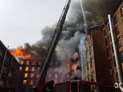 Прокуратура и СК начали проверку по факту пожара на фабрике «Невская мануфактура»