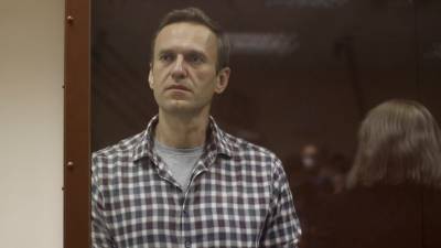 Тюремные власти угрожают начать принудительное кормление Навального