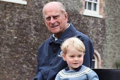 Принц Уильям прокомментировал смерть принца Филиппа и поделился ранее не публиковавшимся снимком принца Джорджа