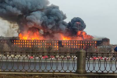 В Петербурге горит Невская мануфактура, есть жертвы