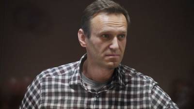 Угрожают принудительно кормить: Навального перевели в колонию