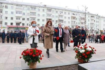 Рязанцы возложили цветы к памятникам Циолковскому и Уткину в честь Дня космонавтики