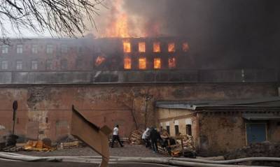 При тушении пожара в здании «Невской мануфактуры» погиб второй пожарный