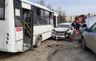 Тяжелейшее ДТП в Рязани: столкнулись 12 авто, пострадали 9 человек