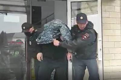 Удерживавшего в заложниках 11 человек мужчину задержали в Северной Осетии