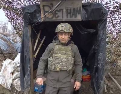 CNN о поездке Зеленского на Донбасс: президент бродит в окопах, пока Россия наращивает свои войска