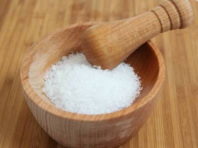 Эксперты рассказали сколько опасной соли скрывают привычные продукты