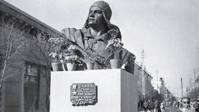 Как в Симферополе появился первый памятник Гагарину, а потом исчез