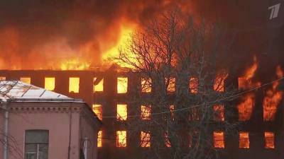 В Петербурге при тушении пожара в здании «Невской мануфактуры» погибли двое пожарных