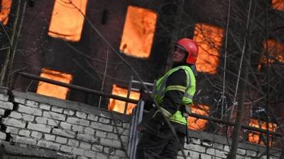 МЧС опровергло смерть своего сотрудника после пожара на Невской мануфактуре