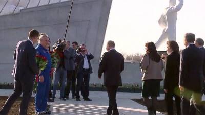 Президент в Саратовской области посетил Парк покорителей космоса и провел совещание по развитию космической отрасли