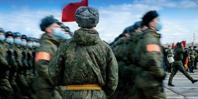 «К чему-то готовятся». На оккупированном Донбассе стало больше вооруженных людей — Гармаш