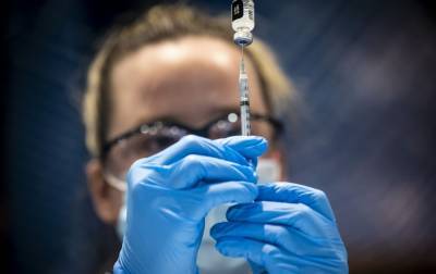 Украина договаривается о поставке 5 млн доз вакцины от COVID из ОАЭ