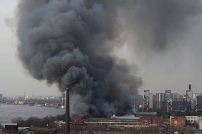 Названа предварительная причина пожара на Невской мануфактуре