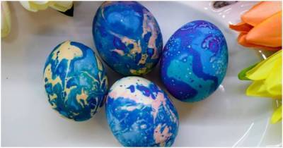 Секретный ингредиент + пищевой краситель: завораживающая красота пасхальных яиц