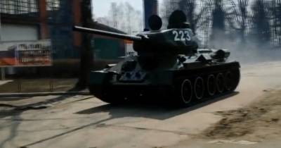 Танк Т-34 и "Катюшу" начали готовить к Параду Победы в Калининграде (видео)