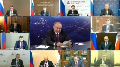 Президент побывал на месте приземления Юрия Гагарина и провел совещание о будущем космической отрасли