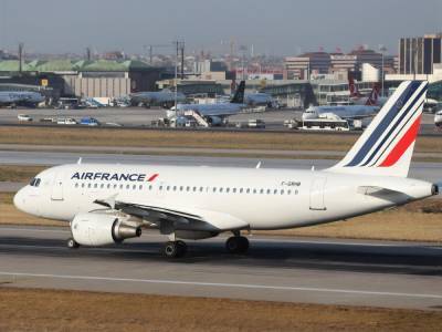 Во Франции могут запретить авиаперелеты на небольшие расстояния