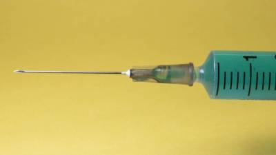 Роспотребнадзор озвучил сроки создания вакцины против мутаций коронавируса