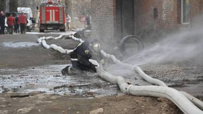 Спасателям удалось локализовать пожар в здании Невской мануфактуры