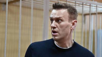 Навальному угрожают принудительным кормлением