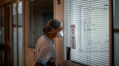 Во Франции за сутки выявили более восьми тысяч случаев коронавируса