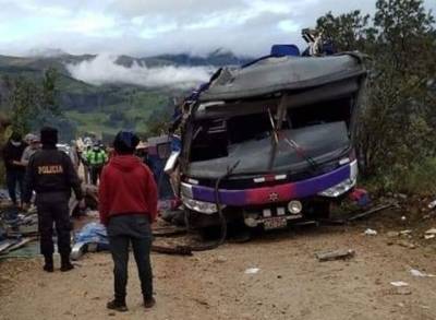 Двадцать человек погибли в аварии с участием автобуса в Перу