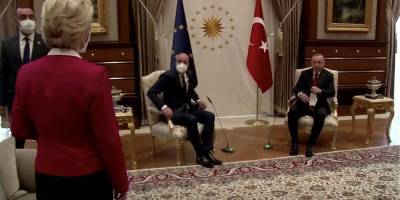 Скандал с креслами в Анкаре: глава Еврокомиссии заявила, что не потерпит повторения ситуации