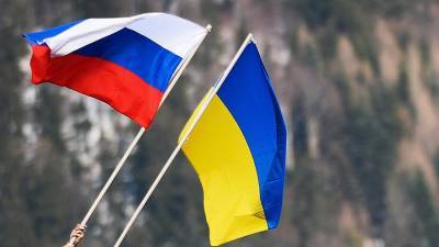 Украинский активист принес флаг России в горсовет Славянска
