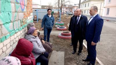 Челябинский вице-губернатор встретился с жителями поселка, которые пожаловались на качество воды