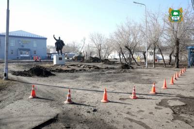 В Кургане началось благоустройство сквера около памятника Александру Матросову