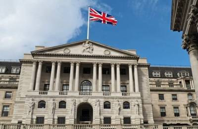 Банк Англии стал крупнейшим держателем государственных ценных бумаг