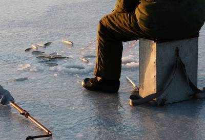 Ульяновский рыбак застрял на льду Волги