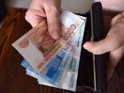Более трети россиян согласны получать "черную" зарплату