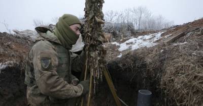 Обстрелы боевиков на Донбассе не прекращаются: один воин погиб