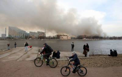 На Невской мануфактуре в Петербурге продолжается горение в завалах на площади 500 кв. м