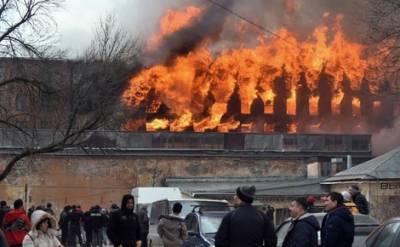 Глава МЧС выразил соболезнования в связи с гибелью спасателя при пожаре на территории «Невская мануфактура»