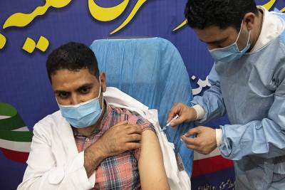 Иран получил полмиллиона доз вакцины "Спутник V"