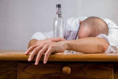 Шесть псковичей умерли от отравления алкоголем с начала 2021 года