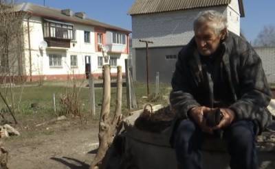 "Сначала меня, а потом собаку": 75-летнего украинца выгнали из дома на старости лет, кадры