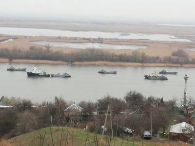 В Ростове-на-Дону заметили военные корабли Каспийской флотилии
